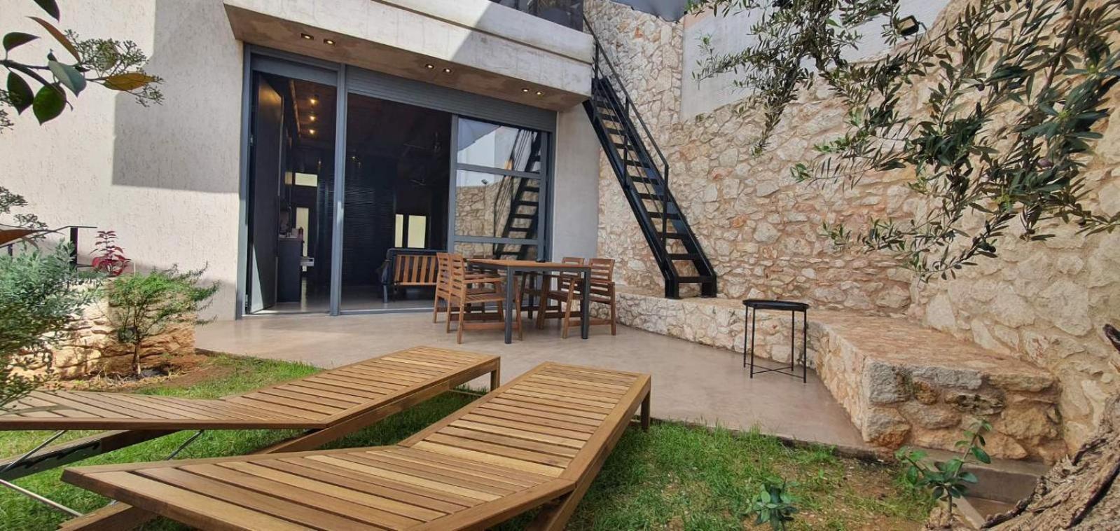 Sea View Garden Suites Piraeus Bagian luar foto