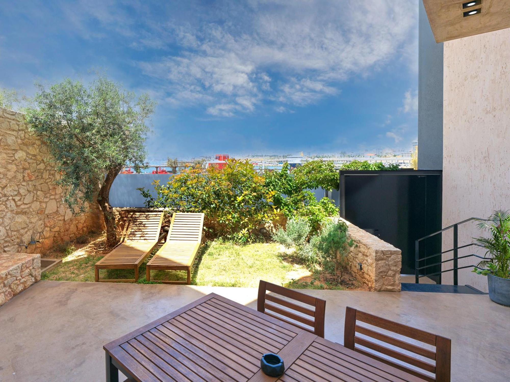 Sea View Garden Suites Piraeus Bagian luar foto