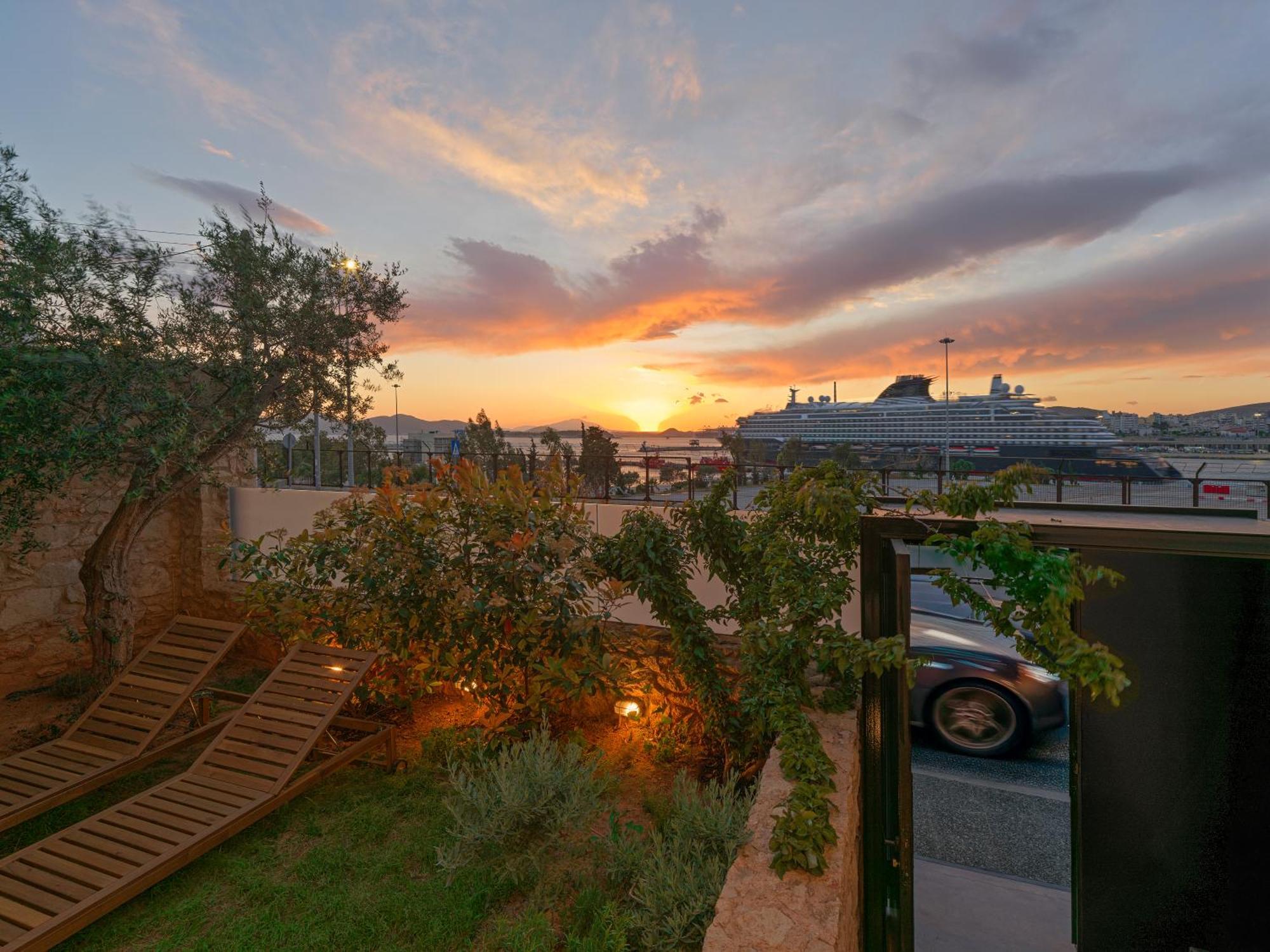Sea View Garden Suites Piraeus Bagian luar foto